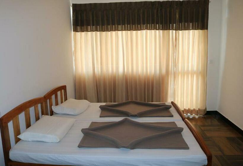 فندق صغير Queens Rest Inn