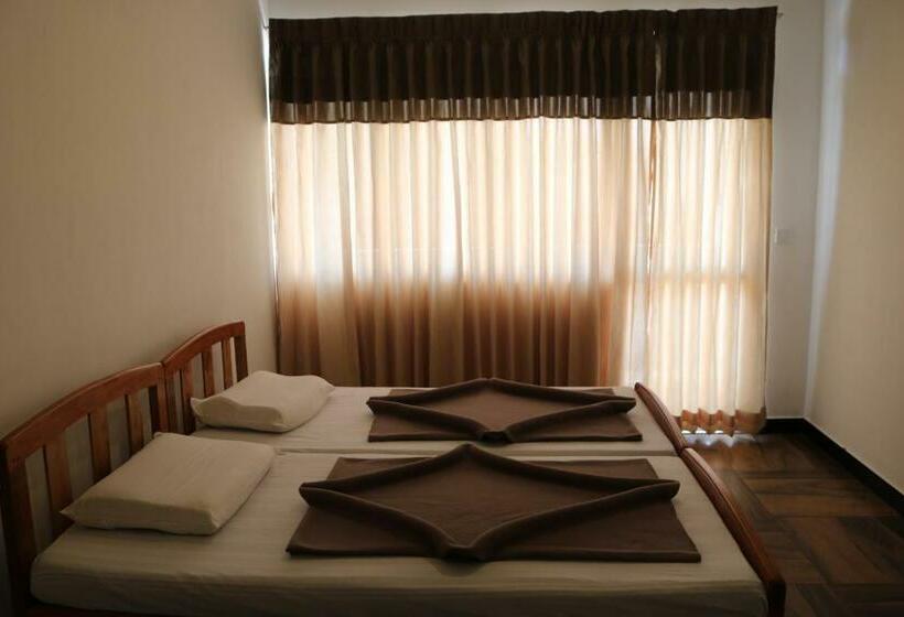 فندق صغير Queens Rest Inn