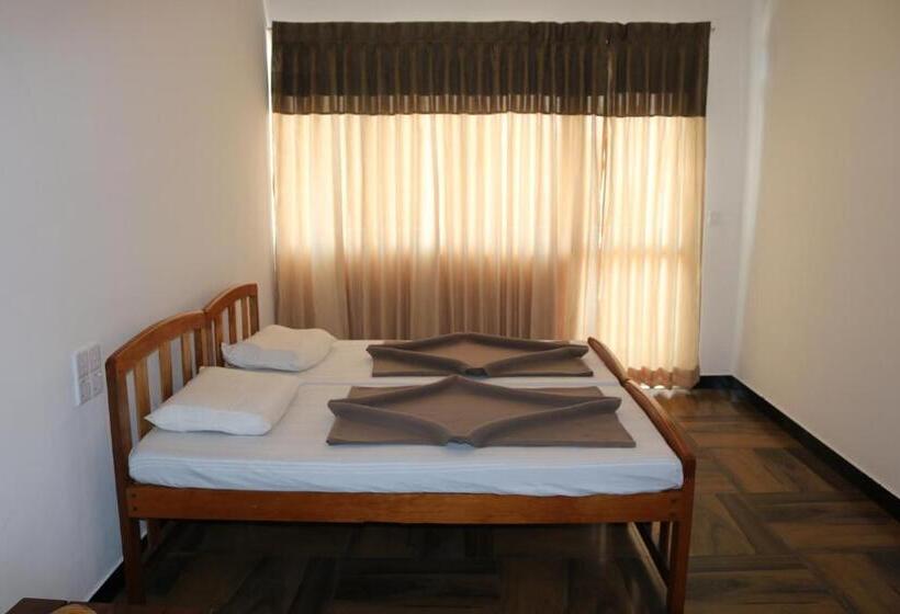 فندق صغير Queens Rest Inn