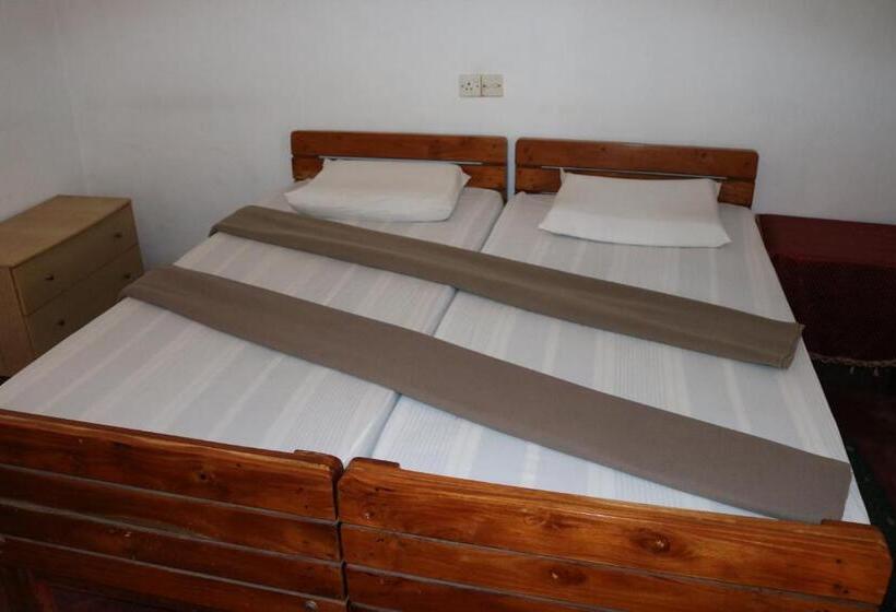 فندق صغير Queens Rest Inn