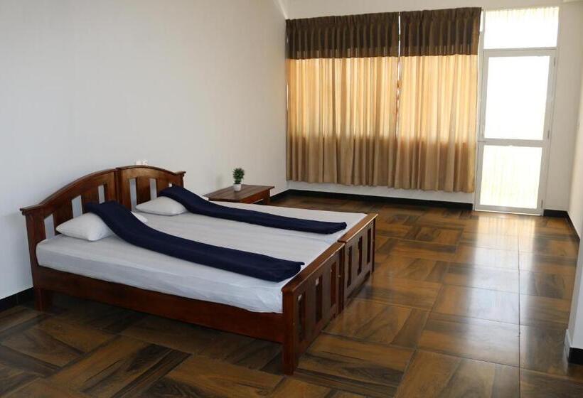 فندق صغير Queens Rest Inn