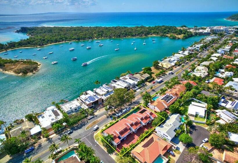 Noosa Parade Holiday Inn