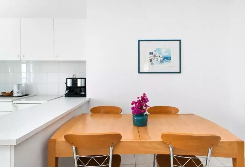 Daphne S Club Hotel Apartments