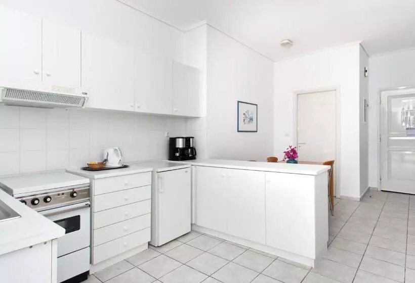 Daphne S Club Hotel Apartments