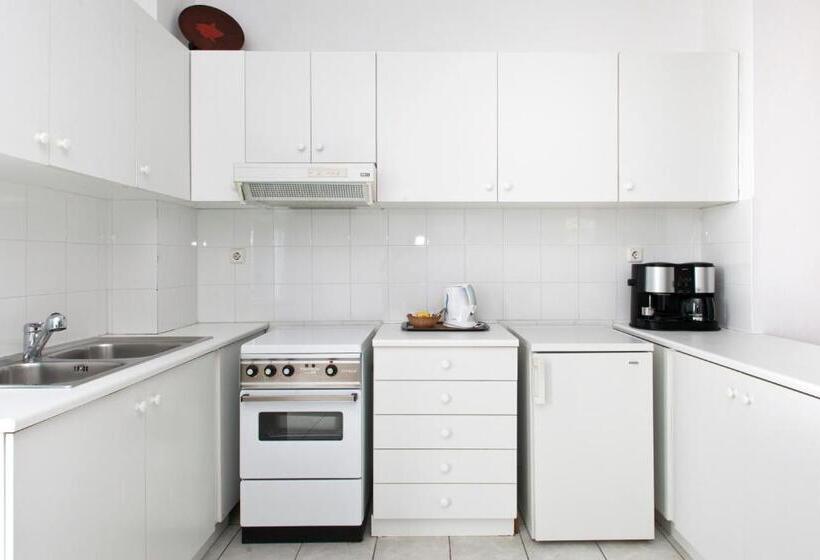 Daphne S Club Hotel Apartments