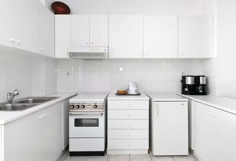 Daphne S Club Hotel Apartments