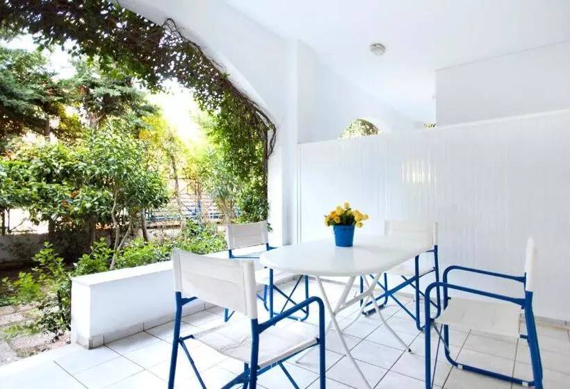 Daphne S Club Hotel Apartments