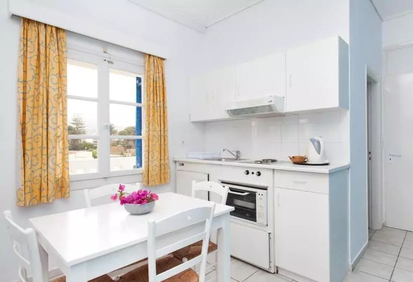 Daphne S Club Hotel Apartments