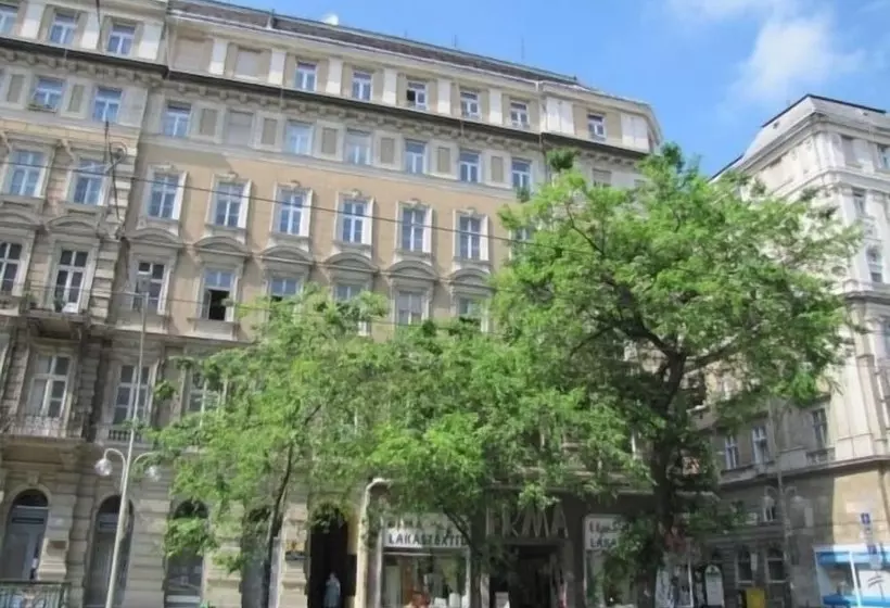 Friends Hostel & Apartments