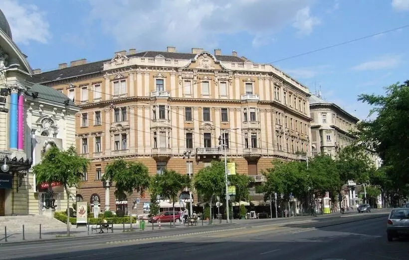 Friends Hostel & Apartments