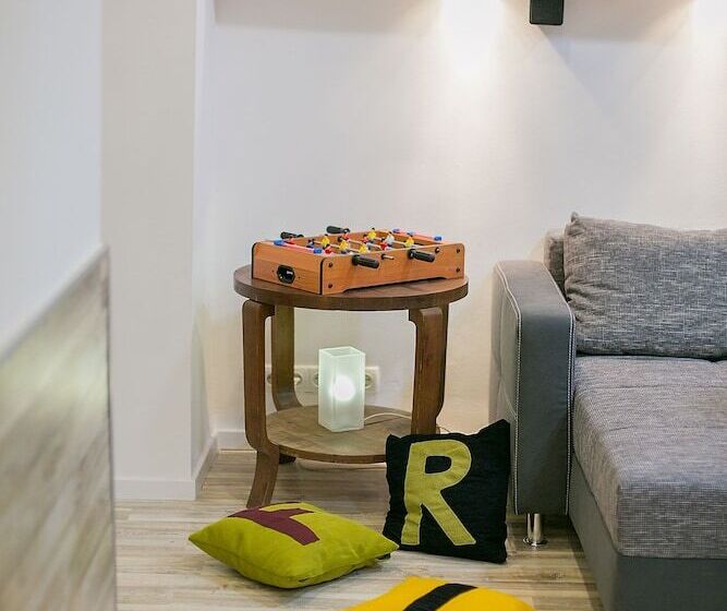 Friends Hostel & Apartments