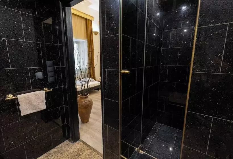 Friends Hostel & Apartments