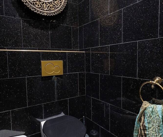 Friends Hostel & Apartments