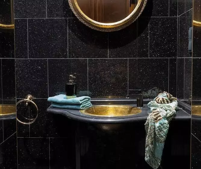 Friends Hostel & Apartments