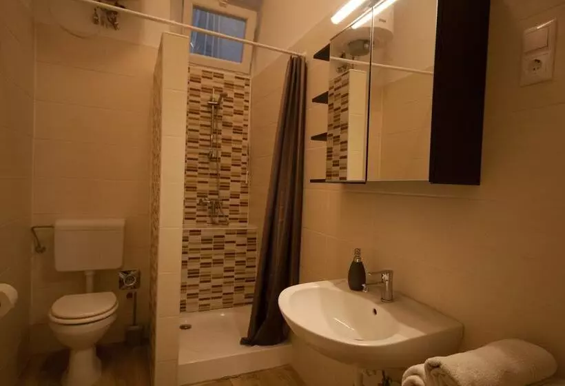 Friends Hostel & Apartments