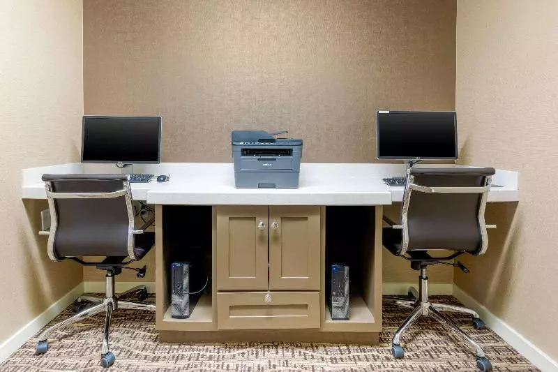 Отель Comfort Inn & Suites Near Ontario Airport