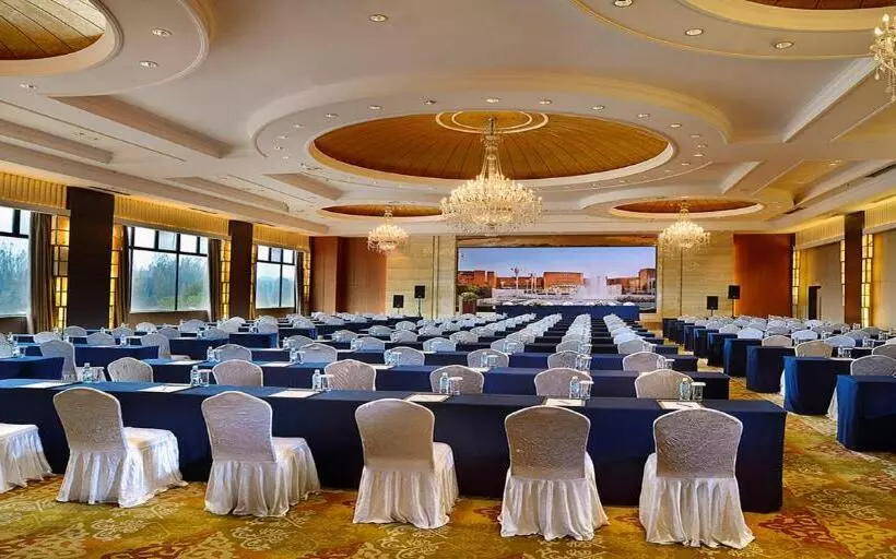 Отель Crowne Plaza Ordos By Ihg