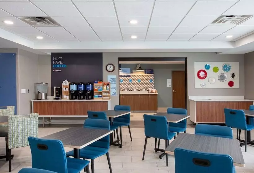 Holiday Inn Express Hotel & Suites Columbus, An Ihg