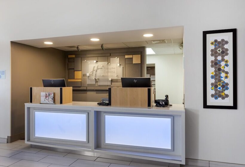 Holiday Inn Express Hotel & Suites Harrison By Ihg