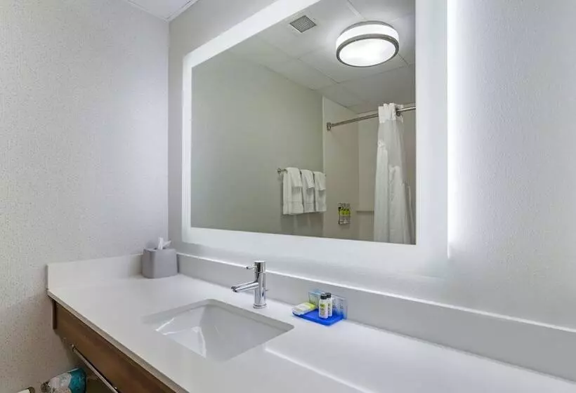 Holiday Inn Express Hotel & Suites Harrison By Ihg