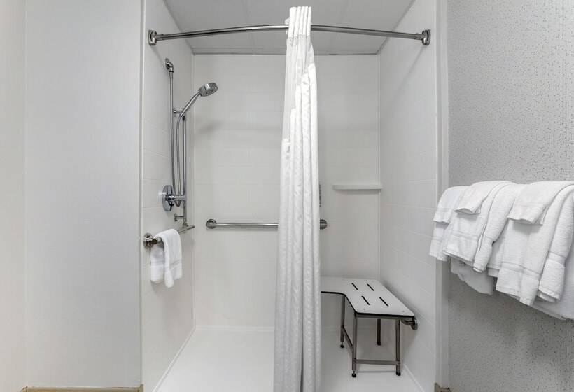 Holiday Inn Express Hotel & Suites Harrison By Ihg