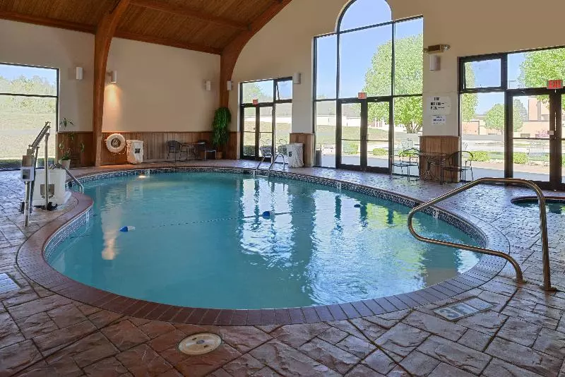 Holiday Inn Express Hotel & Suites Harrison By Ihg