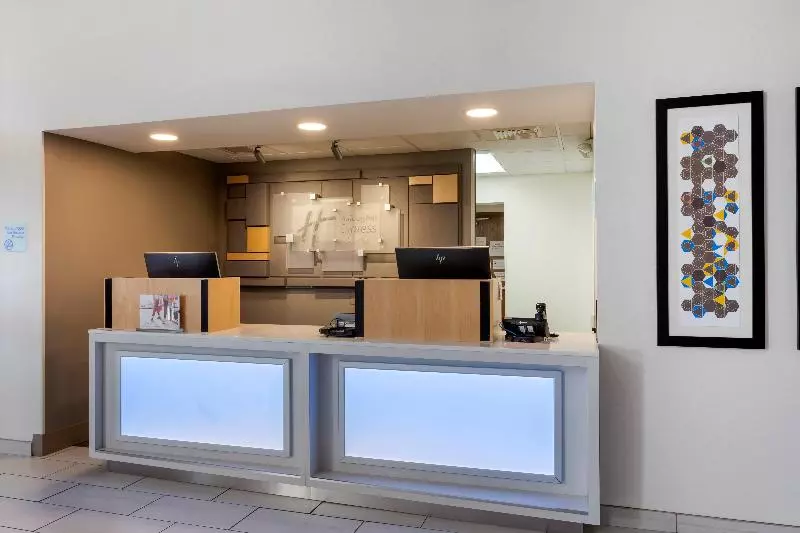 Holiday Inn Express Hotel & Suites Harrison By Ihg