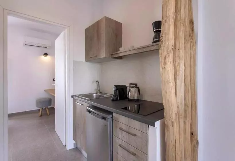 هتل Kouros Village