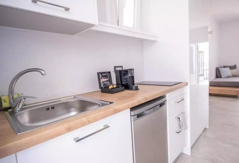 هتل Kouros Village