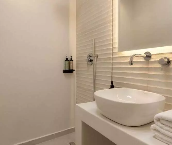 هتل Kouros Village