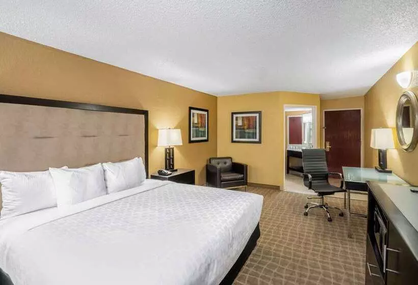 호텔 La Quinta Inn & Suites By Wyndham Hot Springs