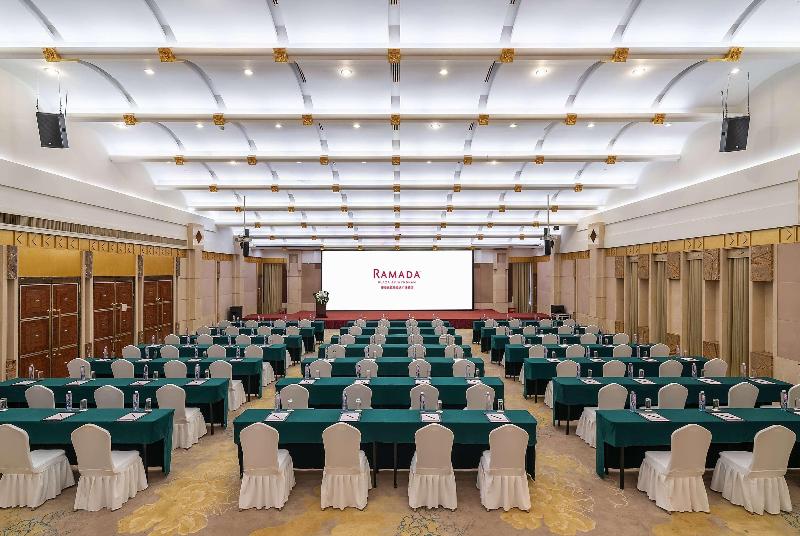 فندق Ramada Plaza Taian