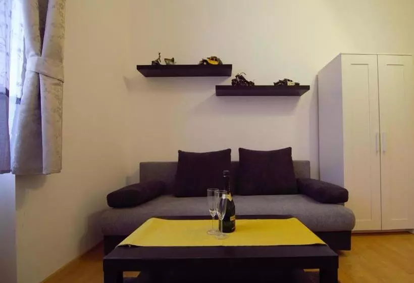 Interflat Hostel & Apartments