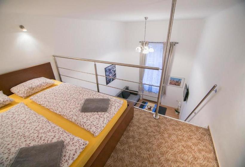 Interflat Hostel & Apartments