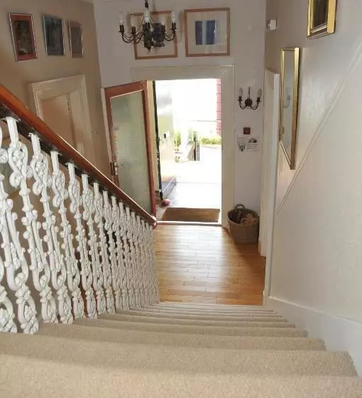 Invercloy Guest House