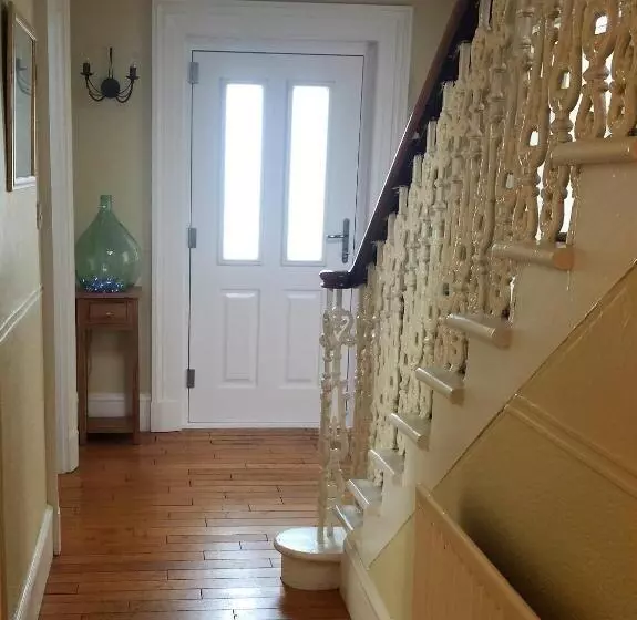 Invercloy Guest House