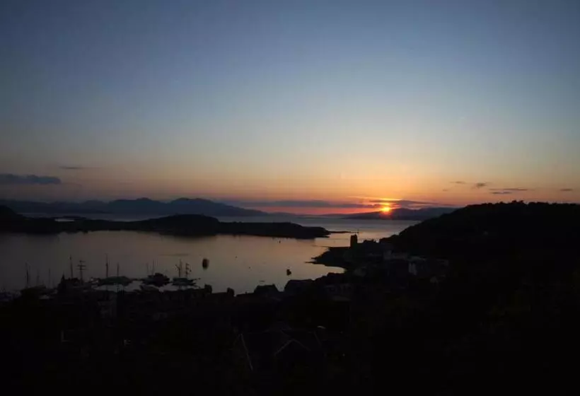 Invercloy Guest House