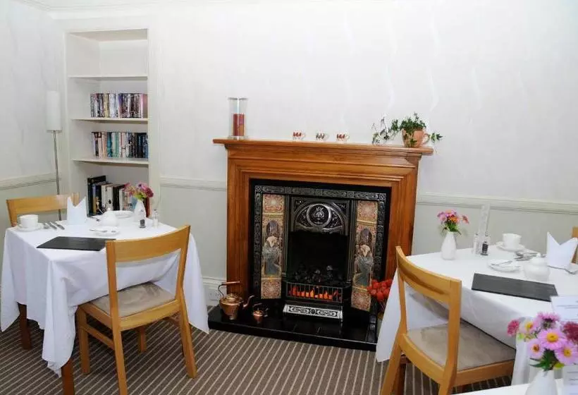 تختخواب و صبحانه Douglas House