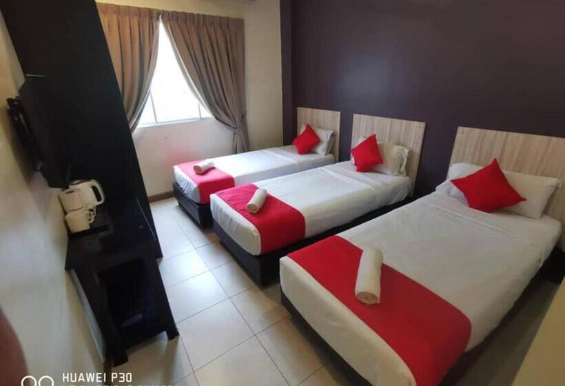 Отель Ferringhi Paradise