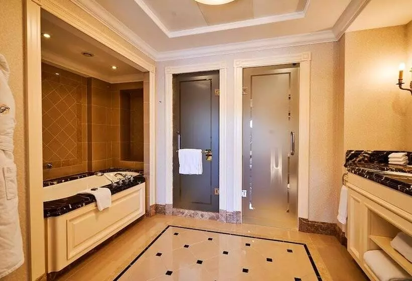 Fairmont Grand Hotel Kyiv