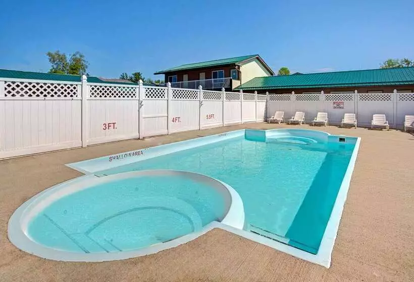 ホテル Howard Johnson By Wyndham Gananoque