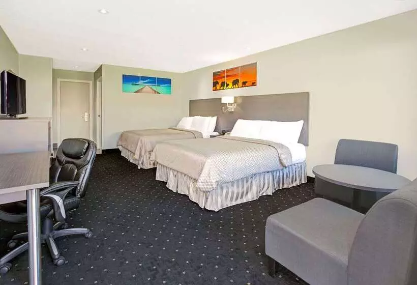 ホテル Howard Johnson By Wyndham Gananoque