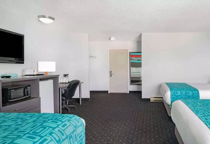 ホテル Howard Johnson By Wyndham Gananoque