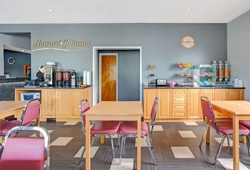 ホテル Howard Johnson by Wyndham Gananoque