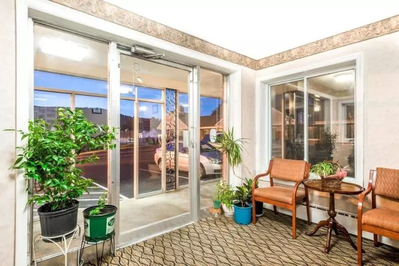 בית מלון כפרי Knights Inn Lenox