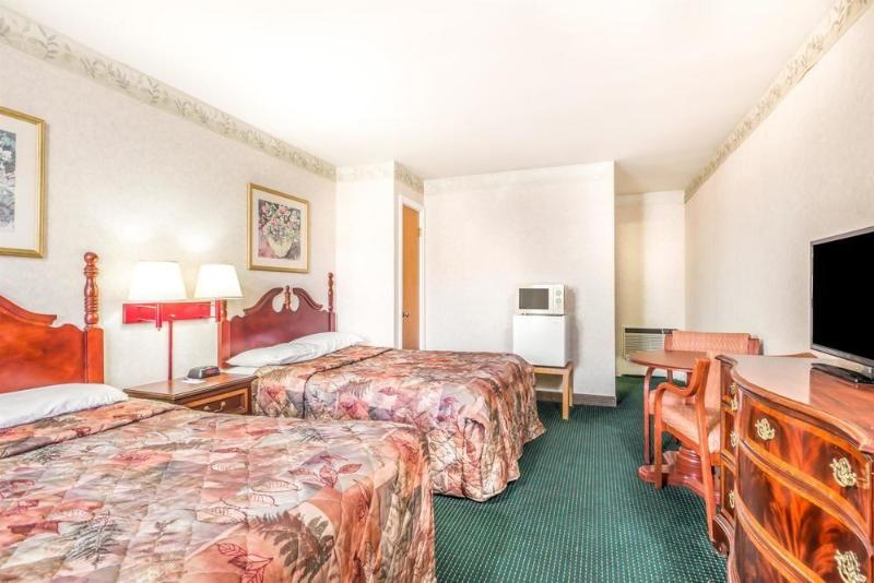 Hotel Knights Inn Lenox