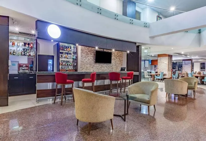 Отель Tryp By Wyndham Guayaquil Airport