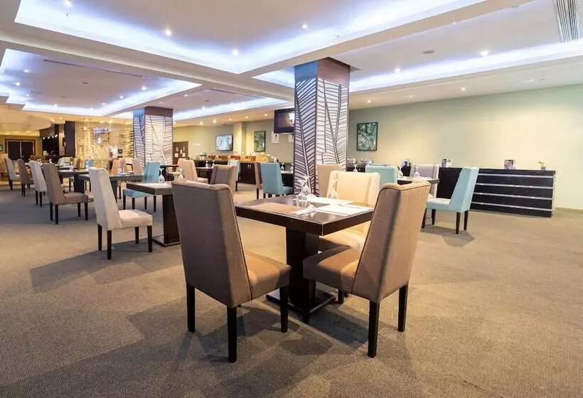 Отель Tryp By Wyndham Guayaquil Airport