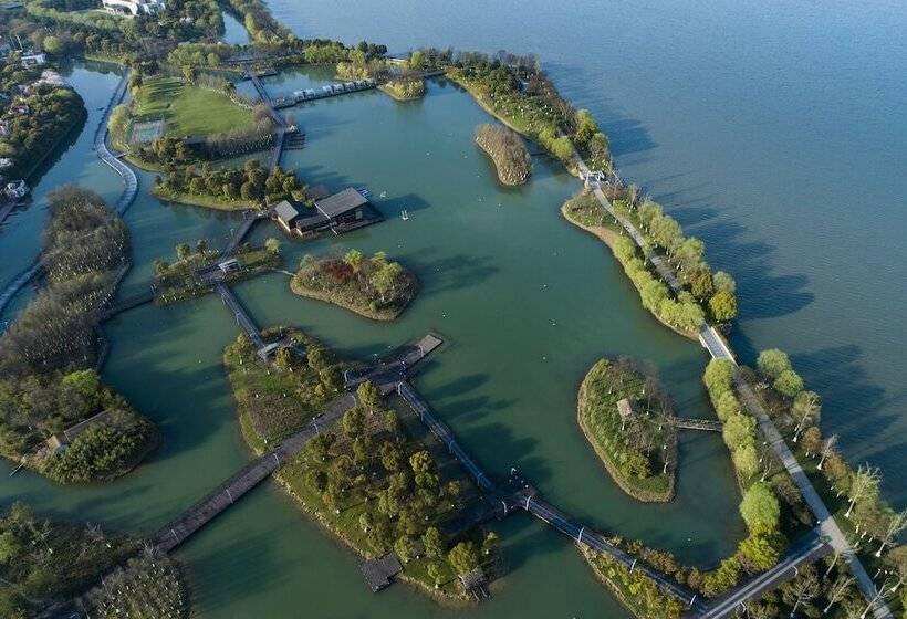 Отель Fairmont Yangcheng Lake