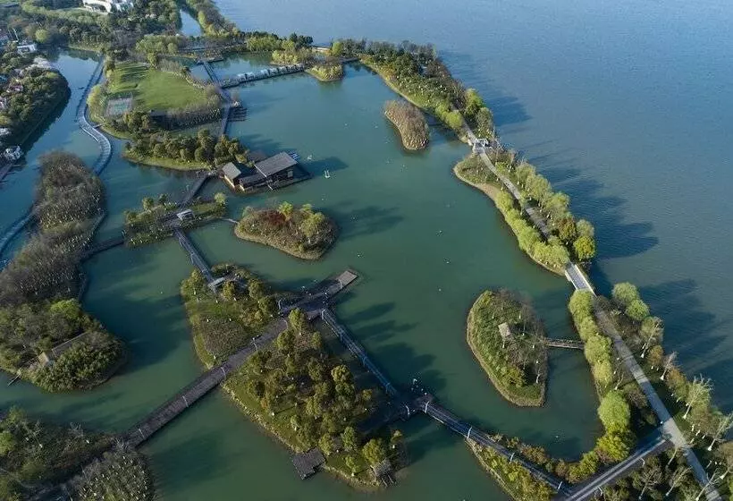 Отель Fairmont Yangcheng Lake